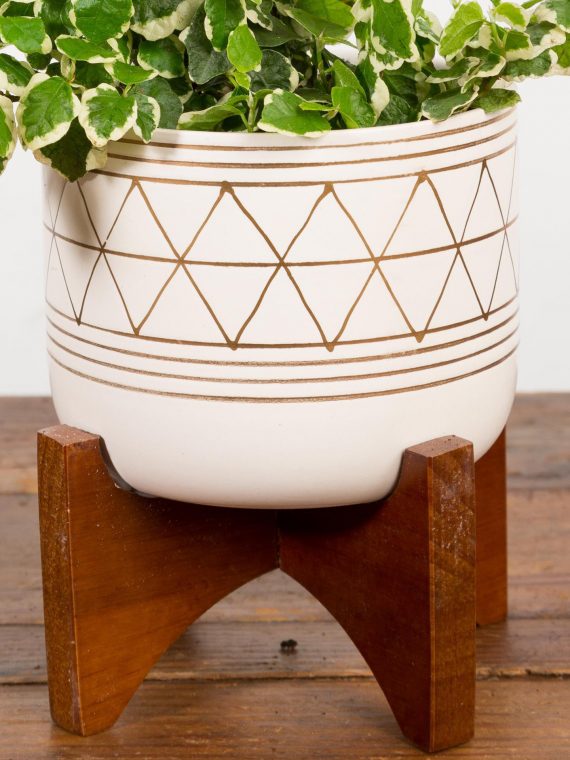 Diamond Line Drawn Planter With Stand